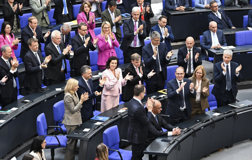 Almanya'da Hristiyan Demokrat Parti Genel Başkanı Friedrich Merz başbakan seçildi - Resim : 1