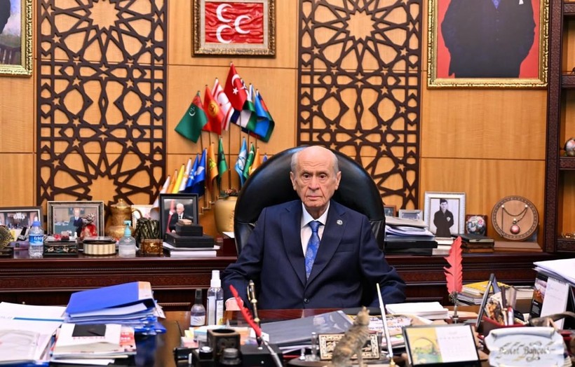 MHP lideri Bahçeli'den Türkeş'in kabrine ziyaret - Resim : 4