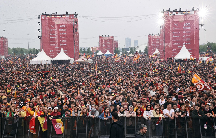 Galatasaray 25’inci şampiyonluk kupasını görkemli törenle kaldırdı - Resim : 4