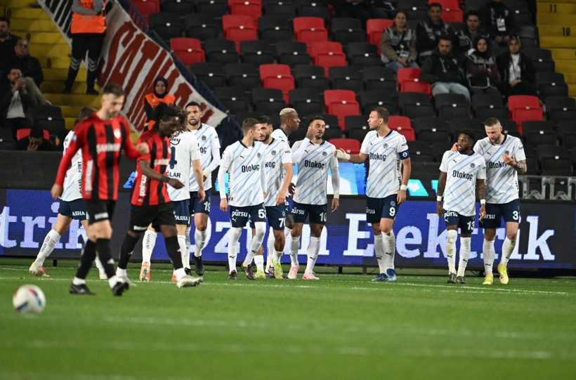 Fenerbahçe 4 dakikada geri döndü! Gaziantep deplasmanında 3 puanı aldı - Resim : 1