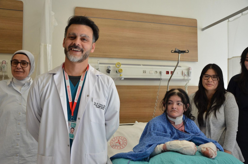 Amerikalı Arias'ın 20 yıldır kullanamadığı parmakları Eskişehir'deki operasyonla açıldı - Resim: 8