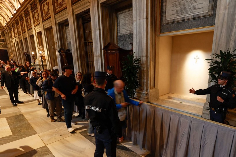 Papa Franciscus'un kabri ziyaretçi akınına uğradı - Resim: 22