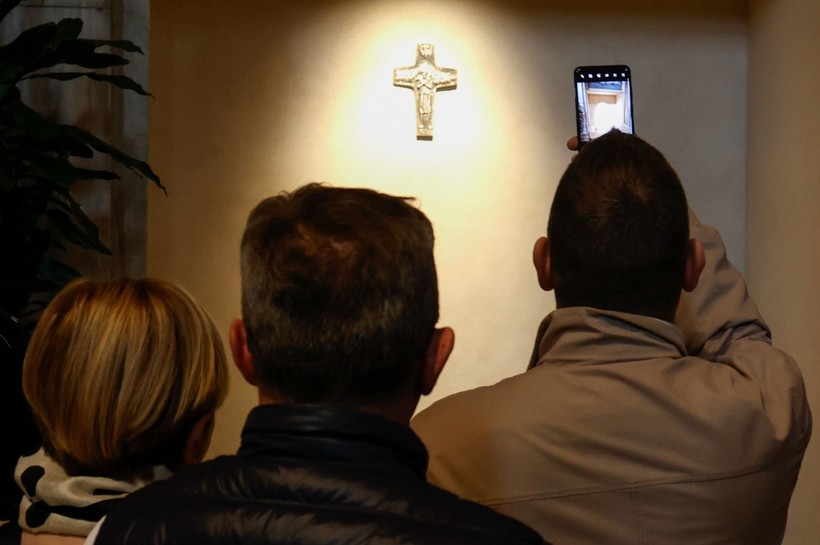 Papa Franciscus'un kabri ziyaretçi akınına uğradı - Resim: 26