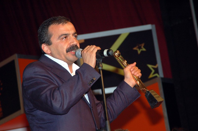 Sırrı Süreyya Önder: Siyasetçi, sinema yönetmeni, senarist, oyuncu, köşe yazarı - Resim: 1