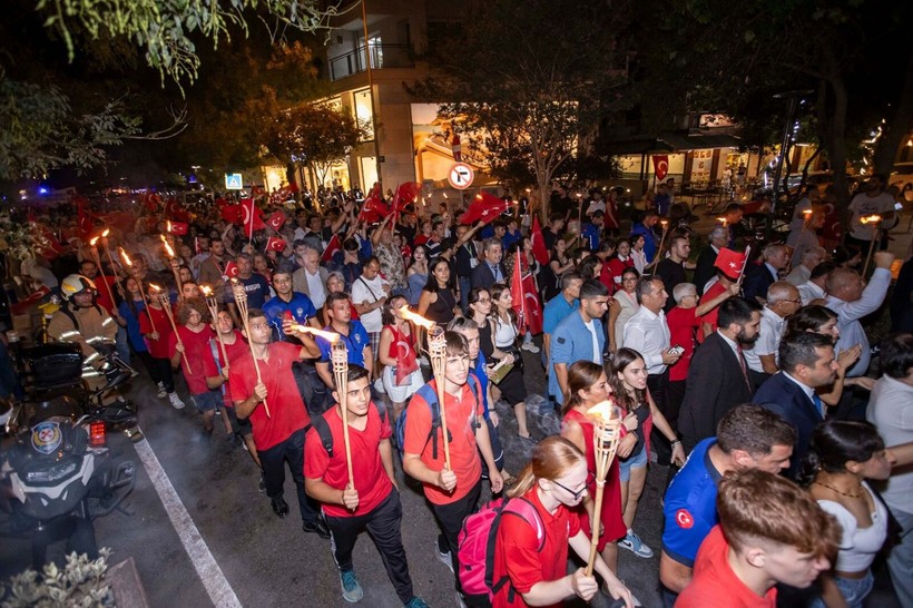 İzmir'in düşman işgalinden kurtuluşunun 102. yıl dönümü kutlandı - Resim: 3