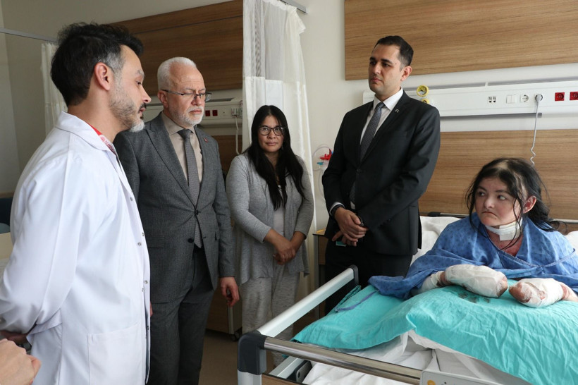 Amerikalı Arias'ın 20 yıldır kullanamadığı parmakları Eskişehir'deki operasyonla açıldı - Resim: 7