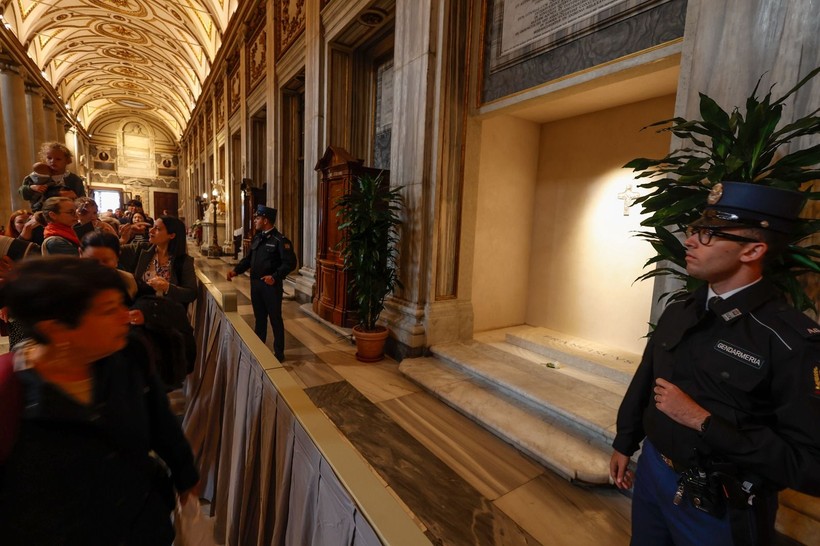 Papa Franciscus'un kabri ziyaretçi akınına uğradı - Resim: 21