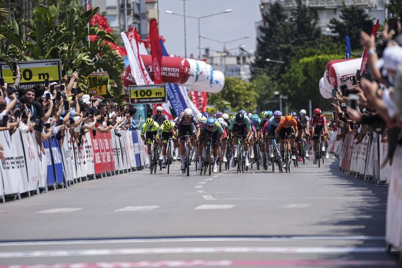 60. Cumhurbaşkanlığı Türkiye Bisiklet Turu: İlk etapta Alpecin-Deceuninck takımından Simon Dehairs birinci oldu - Resim: 1