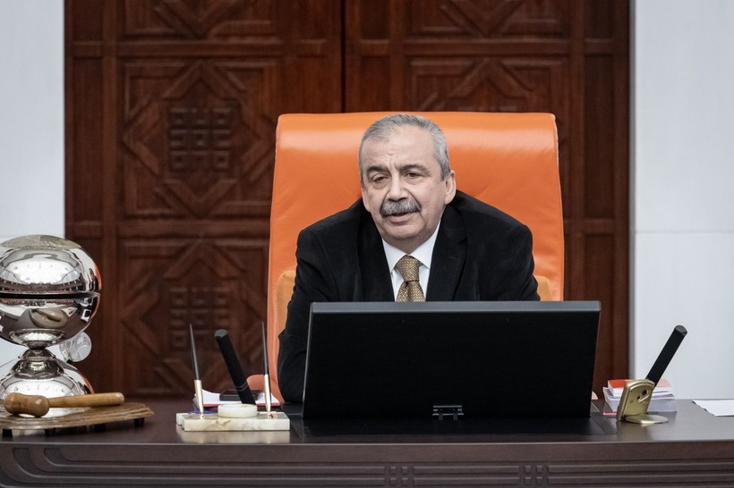 Sırrı Süreyya Önder: Siyasetçi, sinema yönetmeni, senarist, oyuncu, köşe yazarı - Resim: 2