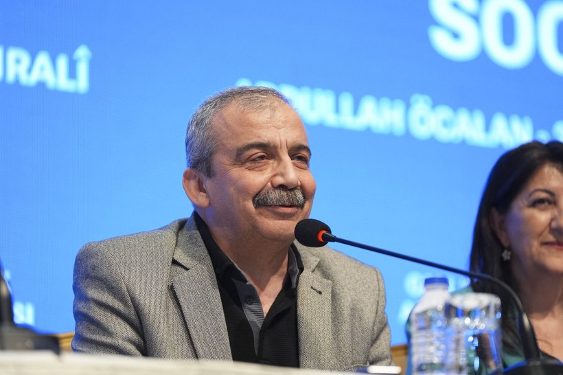 Sırrı Süreyya Önder: Siyasetçi, sinema yönetmeni, senarist, oyuncu, köşe yazarı - Resim: 3
