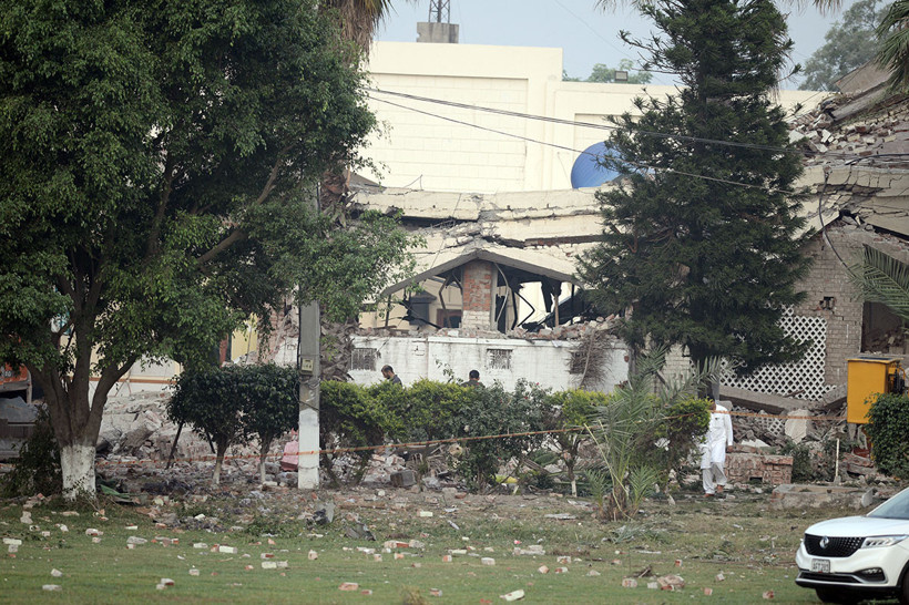 Hindistan, Pakistan ve ona bağlı Azad Keşmir'deki hedeflere füze yağdırdı... Pakistan hükümetinden orduya 'karşılık verme' yetkisi çıktı - Resim : 11