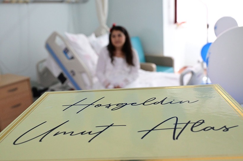 Türkiye'de ilk kez akciğer nakilli hasta anne oldu... "Herkese umut olmak istedim, 'Umut' koydum adını" - Resim : 1