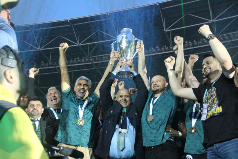 Kocaelispor şampiyonluk kupasını kaldırdı - Resim : 1