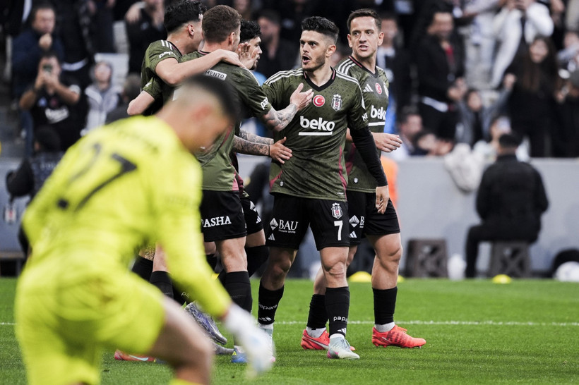 Beşiktaş'tan Adana Demirspor'a 4 gollü tarife - Resim : 1