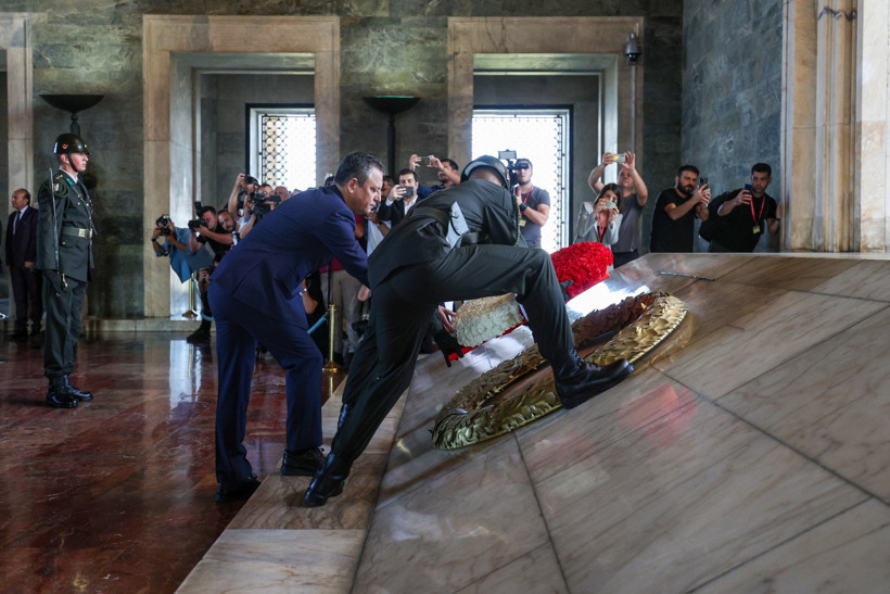 Özgür Özel: O kılıçtan vatan, millet düşmanları ürkecek - Resim : 2