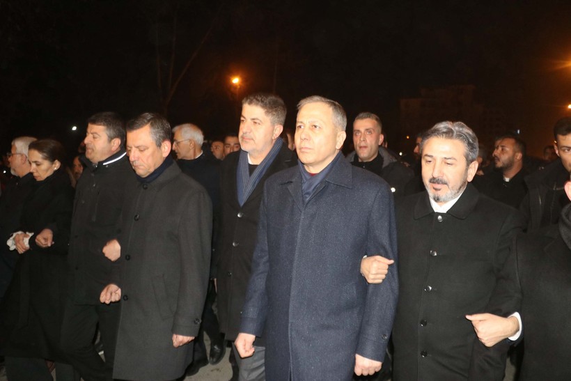 'Asrın felaketi'nde hayatını kaybedenler anılıyor - Resim : 1