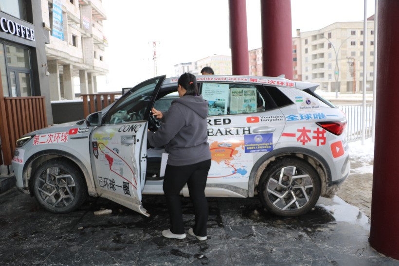 Çinli çift, elektrikli araçlarıyla çıktıkları dünya turunda 83 ülke gezdi - Resim : 1
