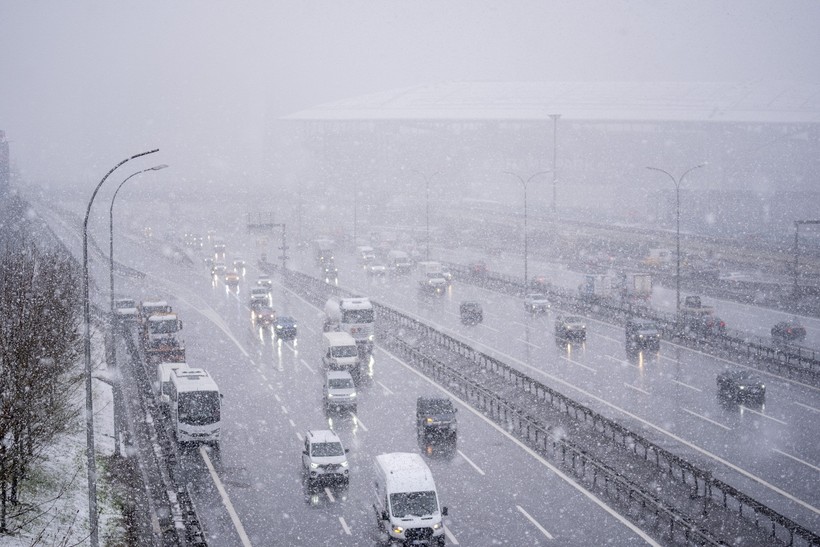 İstanbul'da bastıran kar yağışı hayatı olumsuz etkiledi, trafik olumsuz etkilendi - Resim : 3