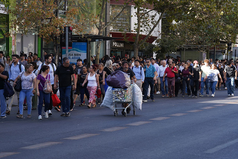 Şili'de hayat durdu... Ülkenin yüzde 99'unu etkileyen elektrik kesintisi nedeniyle OHAL ilan edildi - Resim : 2