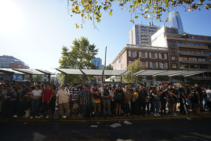 Şili'de hayat durdu... Ülkenin yüzde 99'unu etkileyen elektrik kesintisi nedeniyle OHAL ilan edildi - Resim : 4