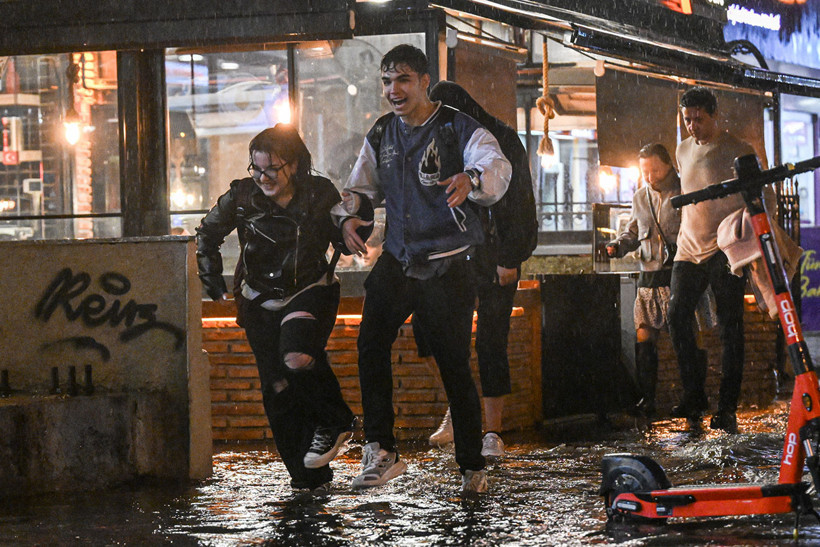 Ankara'da gök gürültülü sağanak ve dolu etkili oldu - Resim : 1