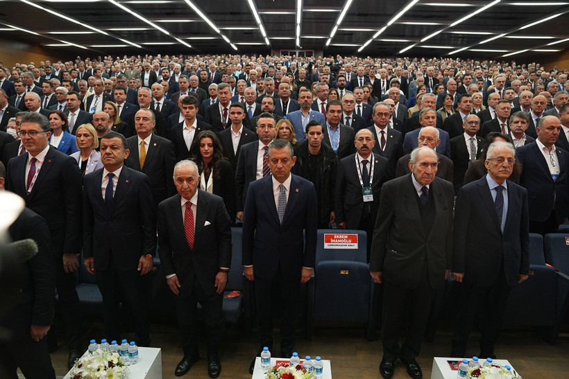 CHP 21. Olağanüstü Kurultayı'nda, geçerli 1171 oyun tamamını alan Özgür Özel yeniden genel başkan seçildi - Resim : 2