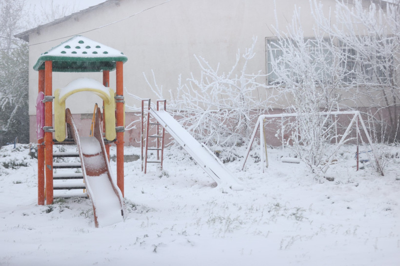 Kırklareli'nin yüksek kesimlerinde kar yağışı etkili oldu - Resim : 2