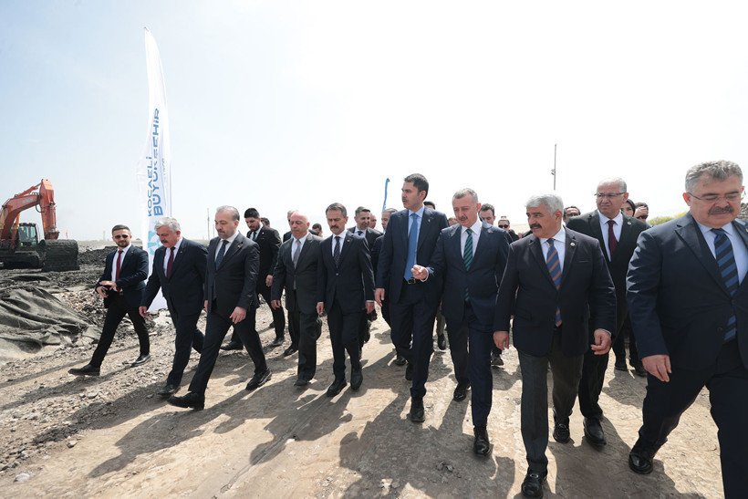 Bakan Kurum: Kocaeli'de 1,1 milyon metreküp dip çamurunu bertaraf ettik - Resim : 2