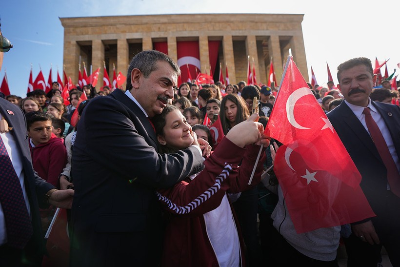 Bakan Tekin çocuklarla birlikte Anıtkabir'i ziyaret etti - Resim : 1