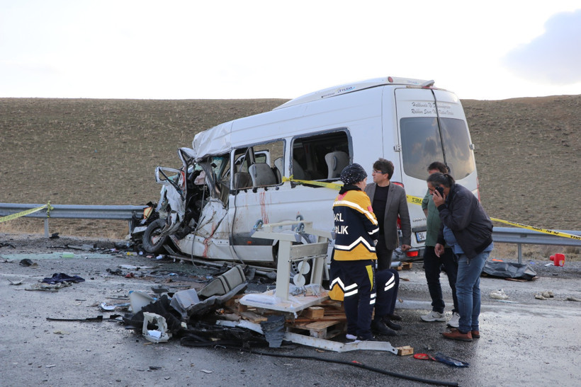 Van'daki kazada ölü sayısı 8'e çıktı - Resim : 1