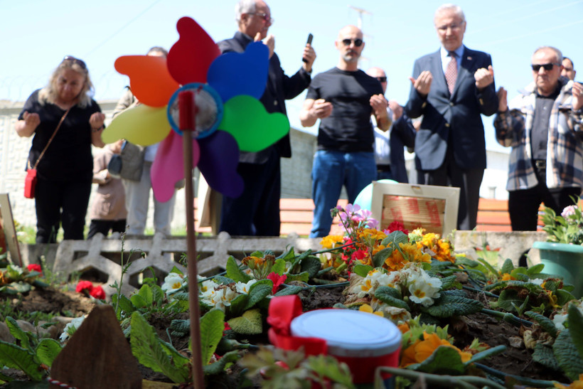 Kartalkaya'daki otel yangınında ölen çocuklar mezarları başında anıldı - Resim : 1