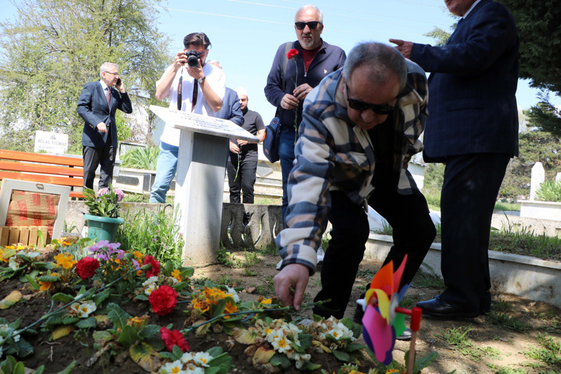 Kartalkaya'daki otel yangınında ölen çocuklar mezarları başında anıldı - Resim : 2