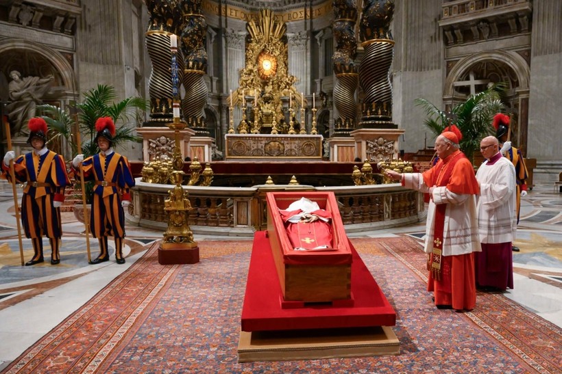 Papa Franciscus'un cenaze töreni bugün yapılacak... Türkiye'yi TBMM Başkanı Kurtulmuş temsil edecek - Resim: 2