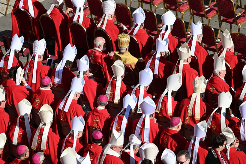 Papa Franciscus'un Vatikan'daki cenaze törenine 250 bin kişi katıldı - Resim : 11