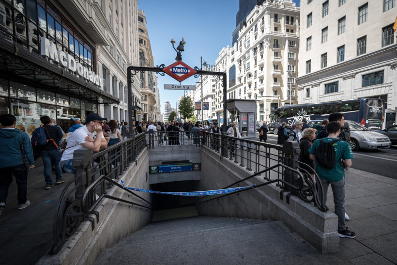 İspanya ve Portekiz'de milyonlarca kişiyi etkileyen geniş çaplı elektrik kesintileri yaşanıyor - Resim : 2