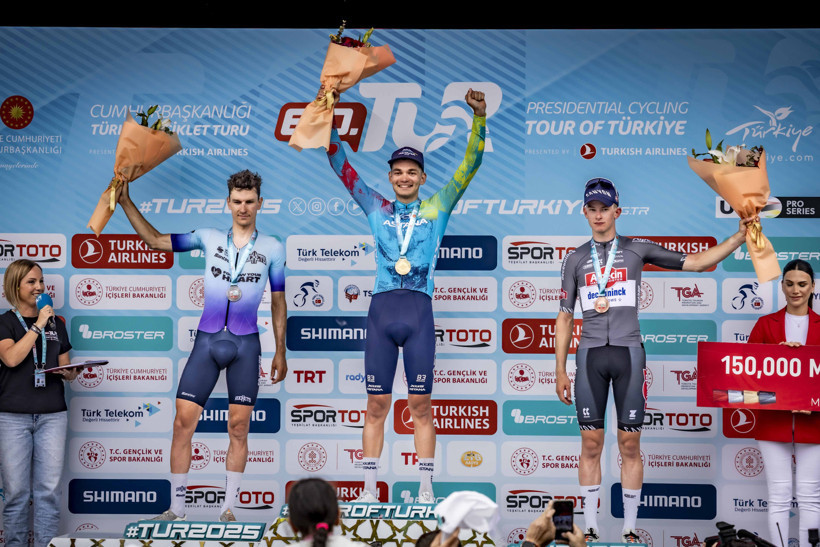 60. Cumhurbaşkanlığı Türkiye Bisiklet Turu'nun 3'üncü etabını Lev Gonov kazandı - Resim : 2
