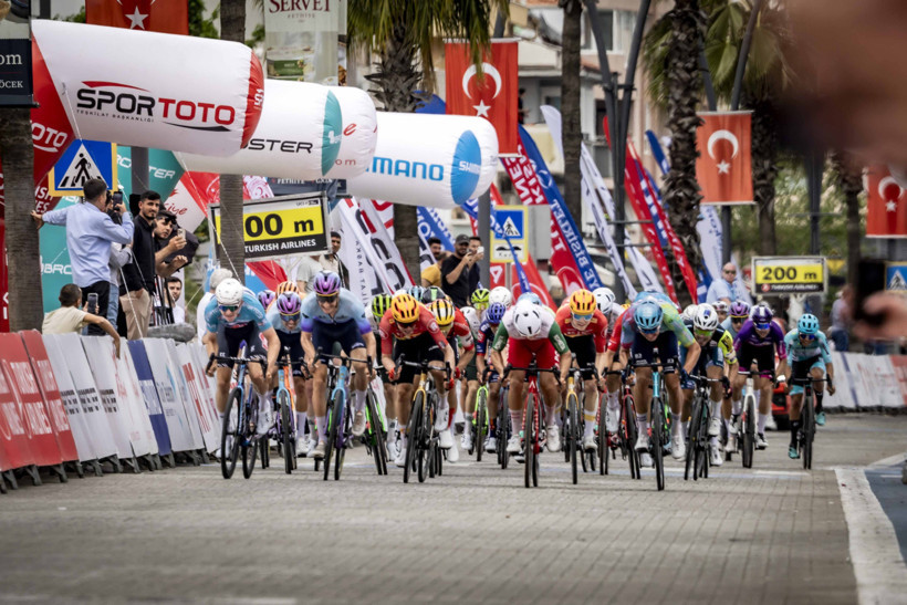 60. Cumhurbaşkanlığı Türkiye Bisiklet Turu'nun 3'üncü etabını Lev Gonov kazandı - Resim : 3