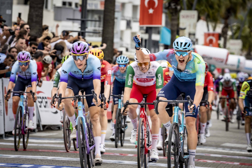 60. Cumhurbaşkanlığı Türkiye Bisiklet Turu'nun 3'üncü etabını Lev Gonov kazandı - Resim : 1
