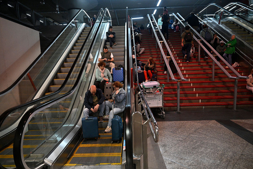 İspanya ve Portekiz'i felç eden elektrik kesintilerinde son durum - Resim : 4