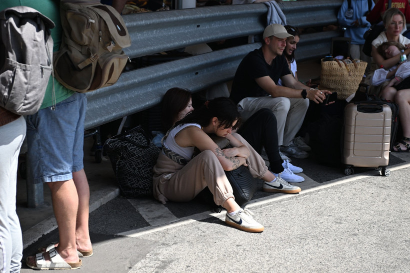 İspanya ve Portekiz'de milyonlarca kişiyi etkileyen geniş çaplı elektrik kesintileri yaşanıyor - Resim : 11