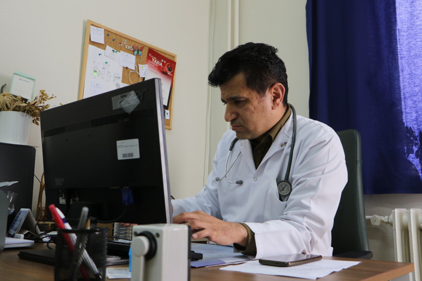 Depresyondan bilinci kapanmıştı; 56 gün sonra uyandı! 'Hasta kaskatı kesilmiş şekilde yatıyordu' - Resim : 1