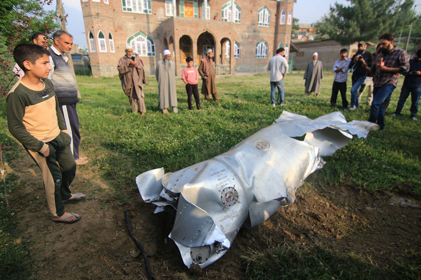 Hindistan, Pakistan ve ona bağlı Azad Keşmir'deki hedeflere füze yağdırdı... Pakistan hükümetinden orduya 'karşılık verme' yetkisi çıktı - Resim : 5