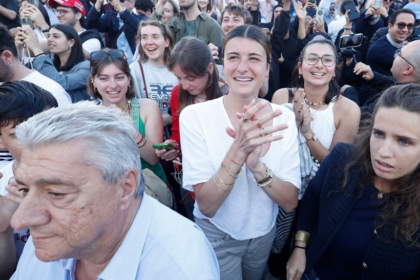 Vatikan'da beyaz duman: Yeni papa ABD'li Kardinal Robert Prevost oldu... ABD'den seçilen ilk papa olan Prevost, "Papa 14. Leo" adını aldı - Resim : 4