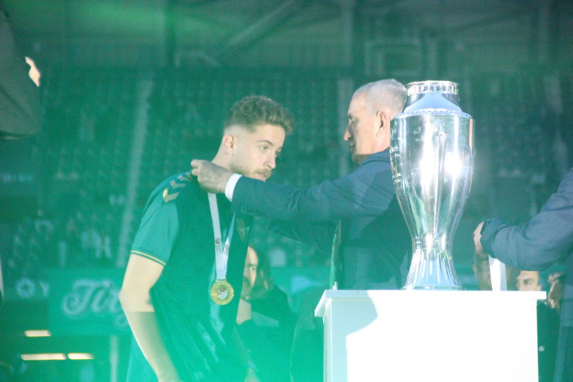 Kocaelispor şampiyonluk kupasını kaldırdı - Resim : 2