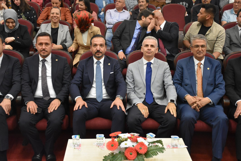 AK Parti Genel Başkan Yardımcısı Kürşad Zorlu: Ortak alfabeyle basılı kitaplar bu yıl içinde Türk Dünyası yayıncılarına ve okurlarına sunulacak - Resim : 2