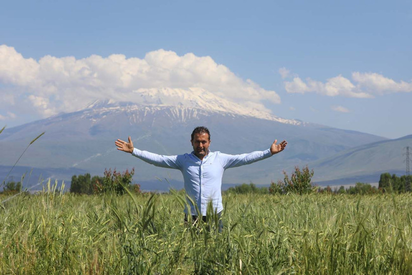 Hayvanlarına yem üretimi için kiraladığı araziden 1500 kamyon taş çıkardı, araziyi 7 yılda tarıma kazandırdı - Resim: 7