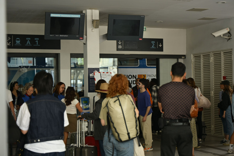 Fransa'nın güneyindeki elektrik kesintileri Cannes Film Festivali'ni de vurdu - Resim : 1