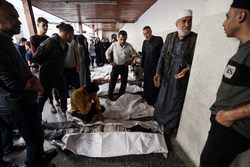 İsrail, Gazze'de Filistinlilerin sığındığı okula saldırdı: Minik Verd, alevlerin arasından mucize eseri kurtuldu - Resim : 6