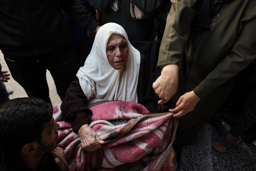 İsrail, Gazze'de Filistinlilerin sığındığı okula saldırdı: Minik Verd, alevlerin arasından mucize eseri kurtuldu - Resim : 11