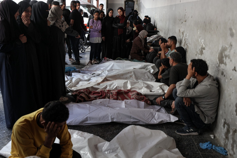 İsrail, Gazze'de Filistinlilerin sığındığı okula saldırdı: Minik Verd, alevlerin arasından mucize eseri kurtuldu - Resim : 7